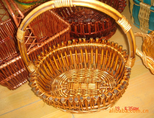 精美的柳編工藝品籃 自然與藝術的完美融合